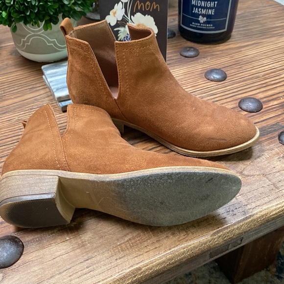 Brown suede ankle boots - Picture 2 of 4